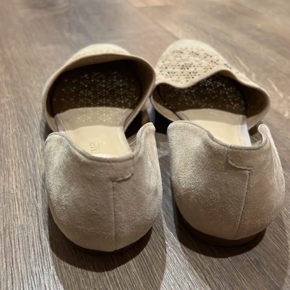 Ivanka trump Itevana flats - Picture 2 of 3